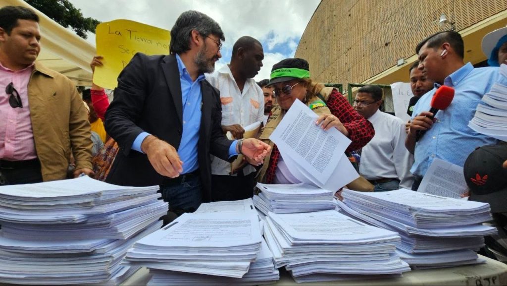 exigen juicio político contra Tomas Zambrano
